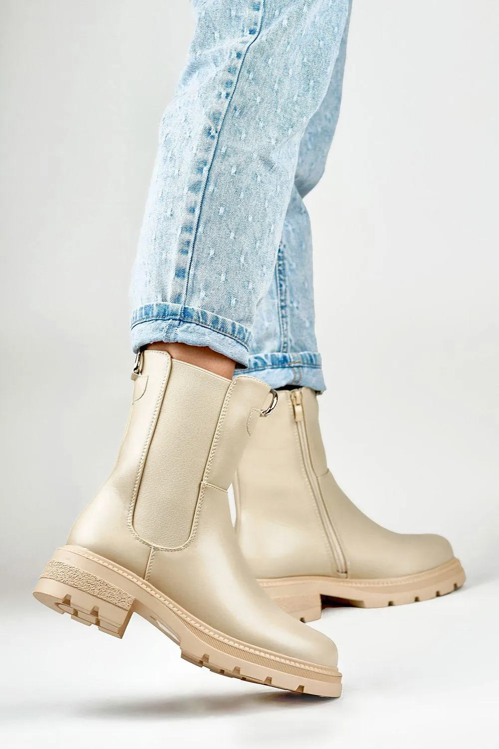 Chic Weatherproof Leather Boots for Autumn and Winter