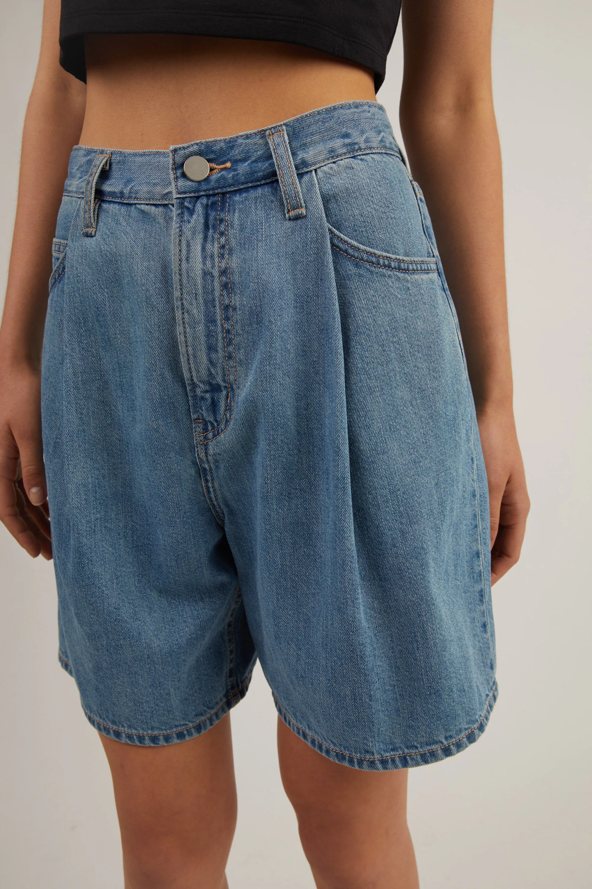 LIGHTWEIGHT JEAN SHORT